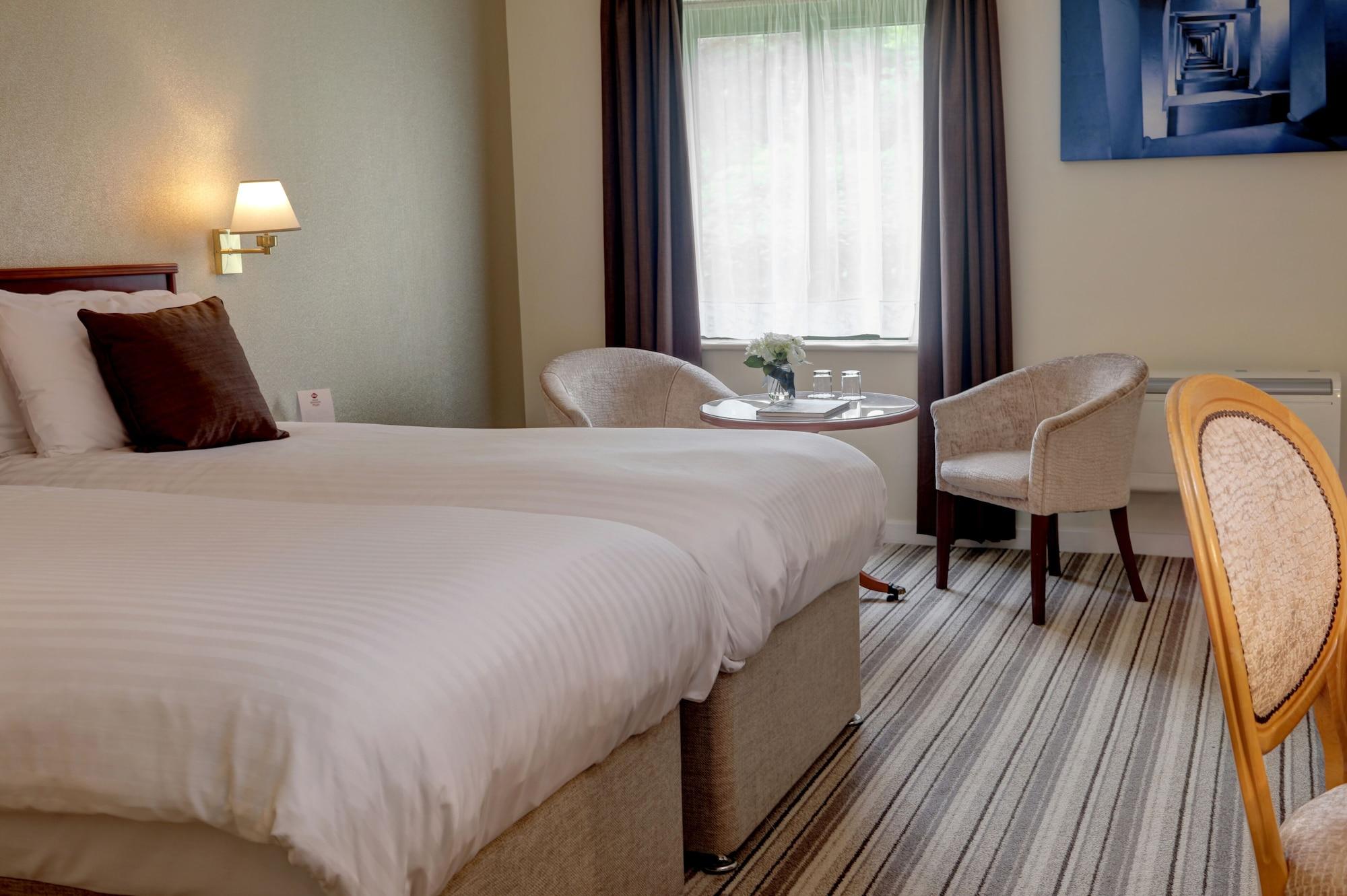 Best Western Plus Bentley Hotel, Leisure Club&Spa Thorpe on the Hill  Exterior foto