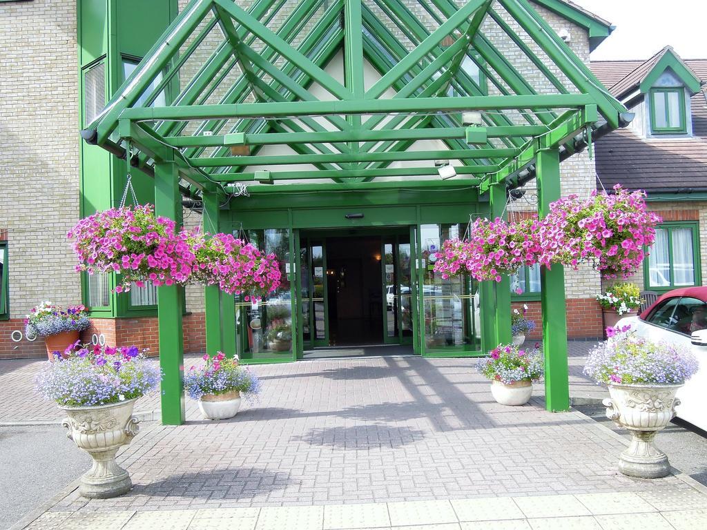 Best Western Plus Bentley Hotel, Leisure Club&Spa Thorpe on the Hill  Exterior foto