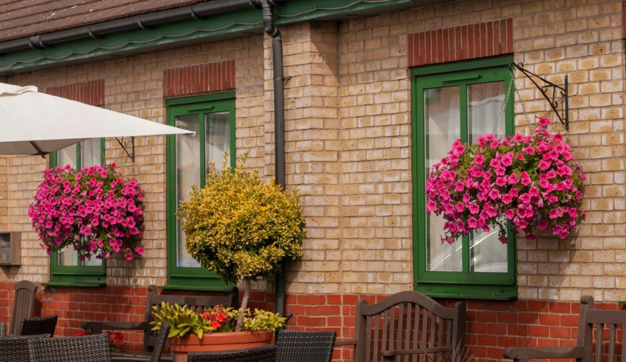 Best Western Plus Bentley Hotel, Leisure Club&Spa Thorpe on the Hill  Exterior foto